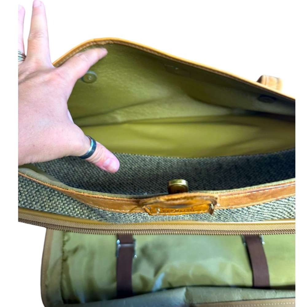 HARTMANN Luggage • Tweed • Carry-On • Vintage • Comes With Locks & Keys - Picture 8 of 10